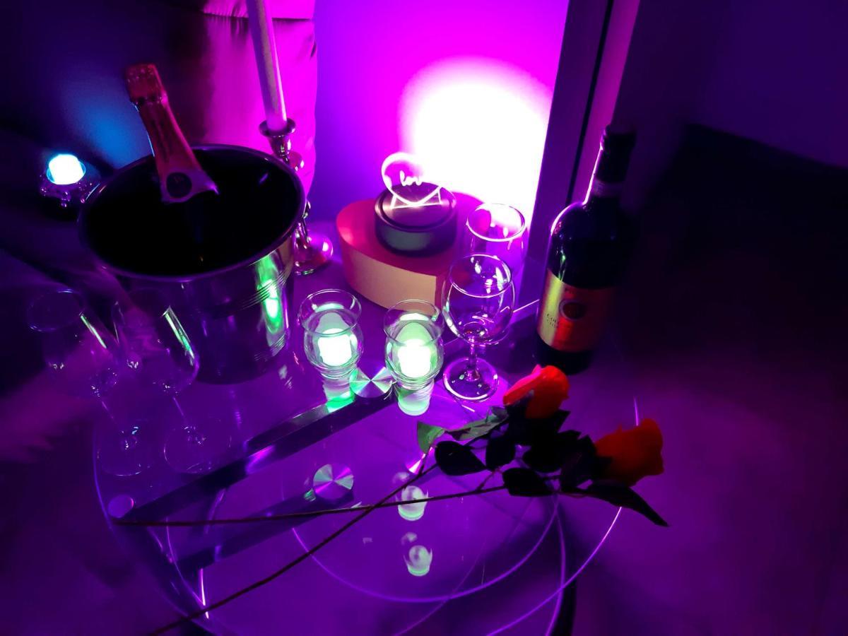 Un Sejour Romantique En Couple Avec Jacuzzi Prive Chromotherapie Jardin Maison Privee Ychoux Εξωτερικό φωτογραφία