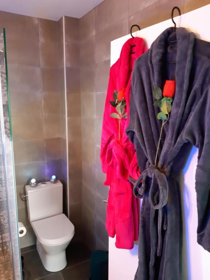 Un Sejour Romantique En Couple Avec Jacuzzi Prive Chromotherapie Jardin Maison Privee Ychoux Εξωτερικό φωτογραφία