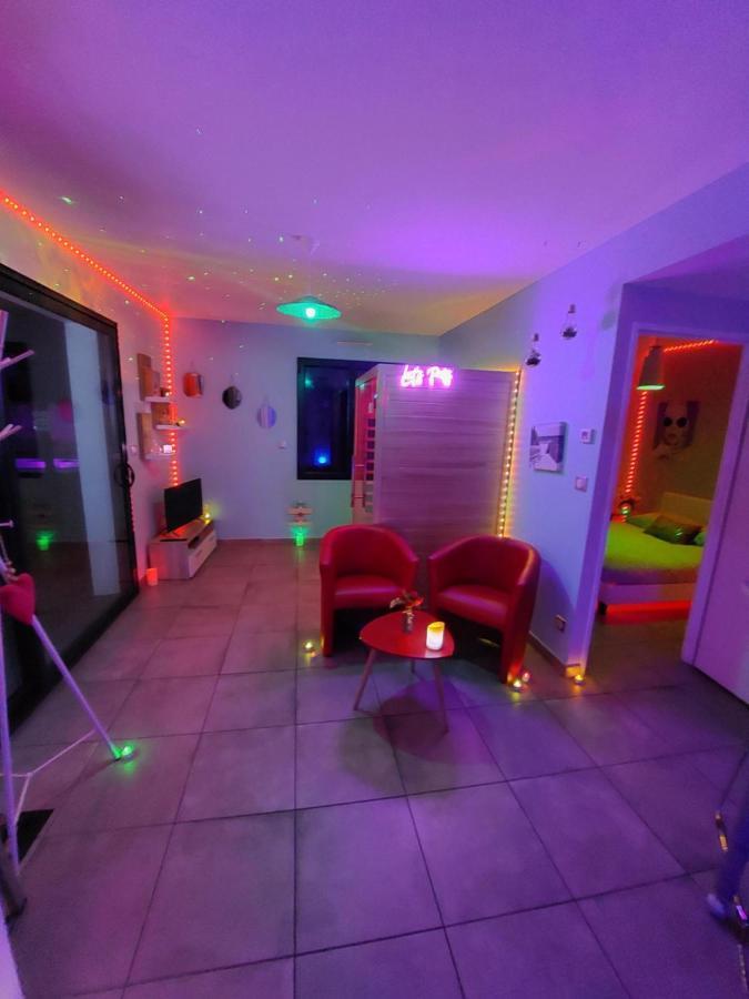 Un Sejour Romantique En Couple Avec Jacuzzi Prive Chromotherapie Jardin Maison Privee Ychoux Εξωτερικό φωτογραφία