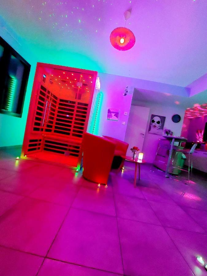 Un Sejour Romantique En Couple Avec Jacuzzi Prive Chromotherapie Jardin Maison Privee Ychoux Εξωτερικό φωτογραφία