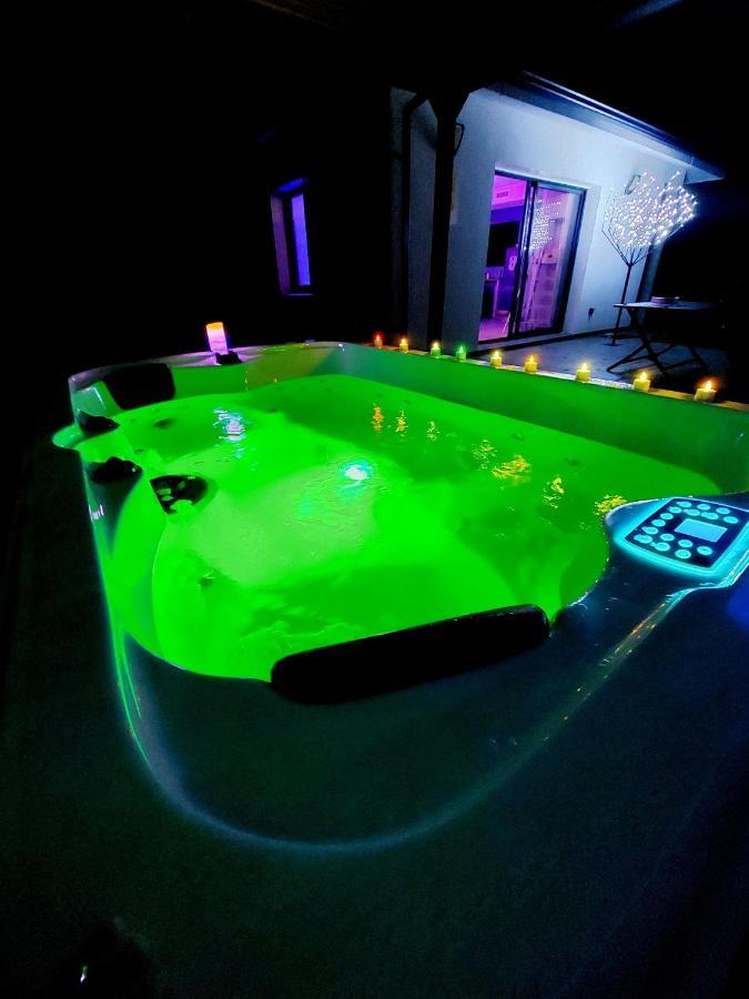 Un Sejour Romantique En Couple Avec Jacuzzi Prive Chromotherapie Jardin Maison Privee Ychoux Εξωτερικό φωτογραφία
